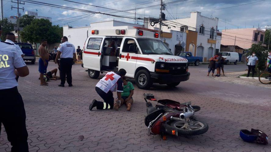 Camión atropella a dos mujeres en moto y trata de fugarse