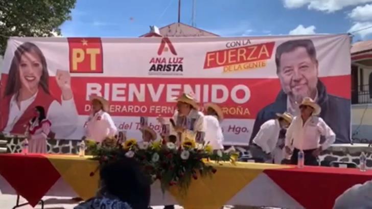 VIDEO | Lanzan huevos, otra vez, a Fernández Noroña en evento en Hidalgo