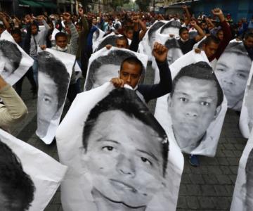 AMLO se reúne con padres de los 43 normalistas de Ayotzinapa
