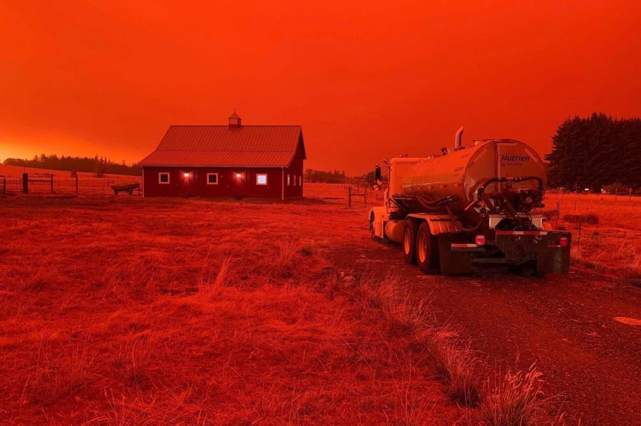 Cielo de Oregon se vuelve rojo por incendios forestales