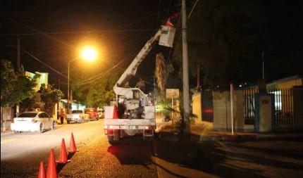 En Guaymas andan hechos bola con las lámparas y alumbrado público