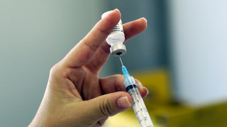 Presunto enfermero es detenido por vender vacunas falsas contra Covid
