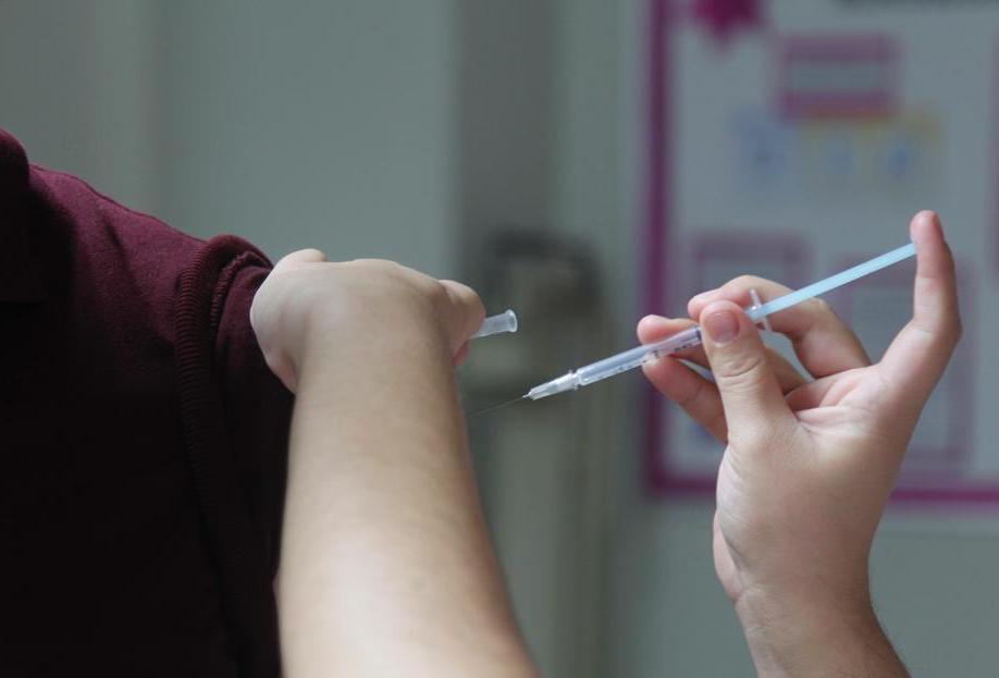 Vacunación de adultos mayores contra el Covid sí comenzará el 15 de febrero