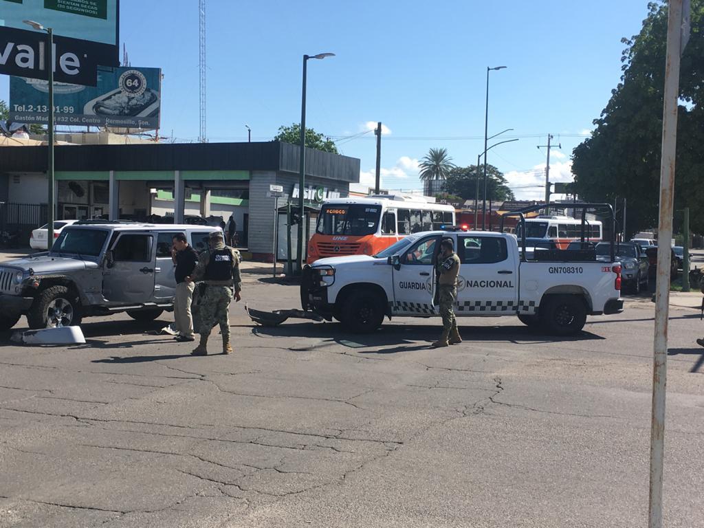 VIDEO - Choca patrulla de la Guardia Nacional en bulevar Luis Encinas