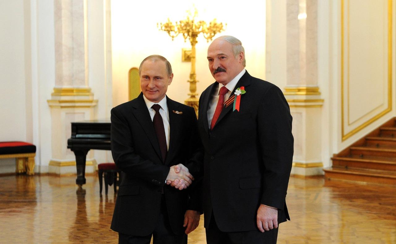 Asume el cargo presidente de Bielorrusia… a pesar de protestas