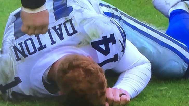 Andy Dalton salió conmocionado tras choque en partido