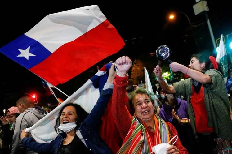Aprueba Chile por gran mayoría cambiar la Constitucón en plebiscito histórico