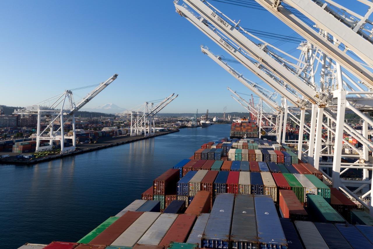 Exportaciones suben 3.7% anual en septiembre