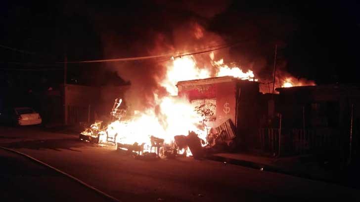 Se incendia taller de figuras de palo fierro en Los Olivos
