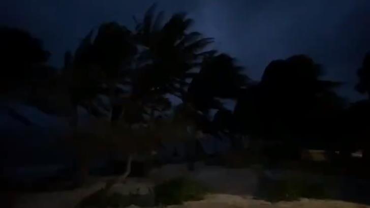 Inician lluvias y fuerte viento en Cozumel por huracán ‘Zeta’