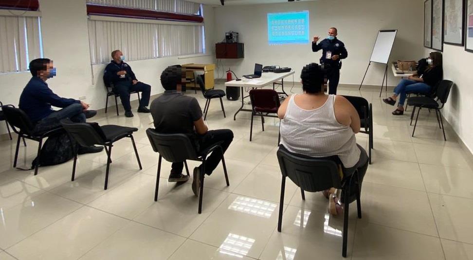 Imparten curso de Lengua de Señas Mexicana