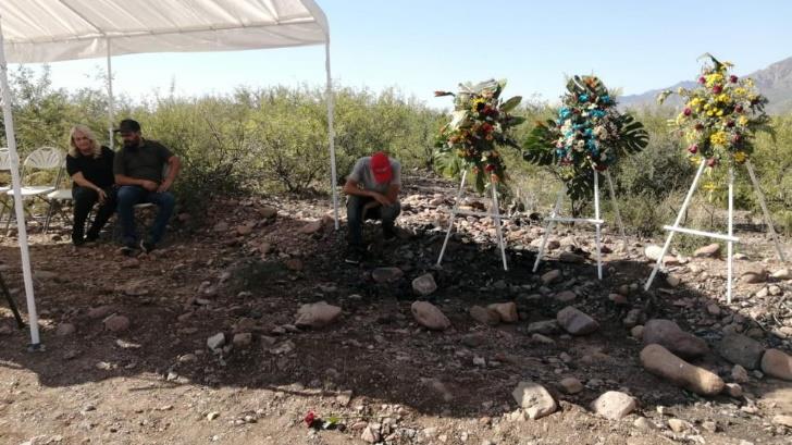 Los LeBarón recorren el camino donde ocurrió la masacre