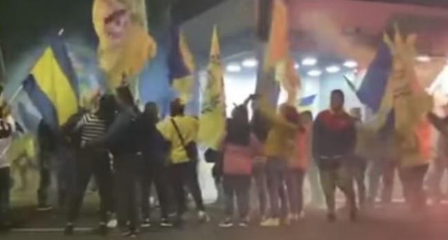 Afición americanista lleva serenata sin medidas sanitarias