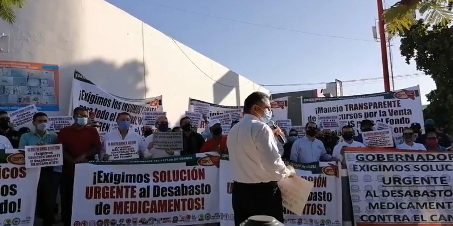 VIDEO | Integrantes del Staus protestan por desabasto de medicamentos