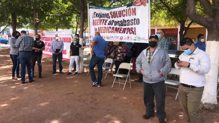 Sindicalizados se manifiestan frente a las oficinas del Isssteson