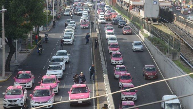 Taxistas realizan megamarcha en CDMX rumbo a Palacio Nacional