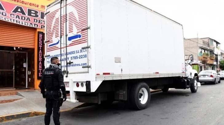 Disfrazados de policías sujetos roban dos tráilers con medicamentos