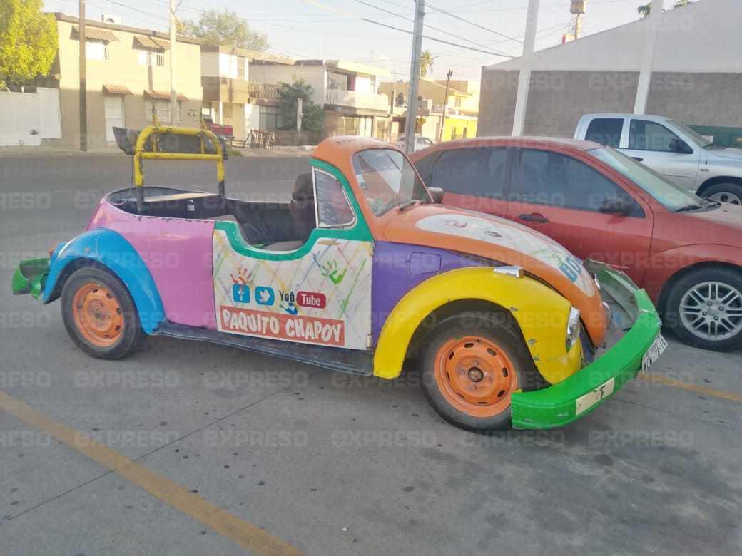 Chocan vehículos en la San Benito; entre ellos el payaso Paquito Chapoy