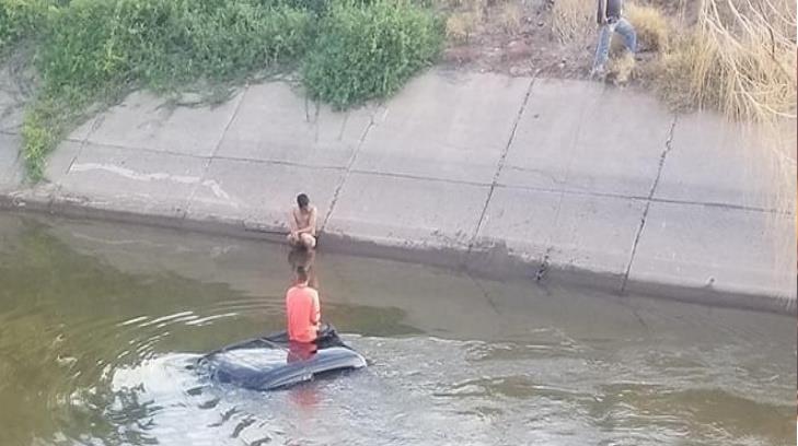 Llaman a navojoenses a no manejar por los bordos de canales para evitar accidentes