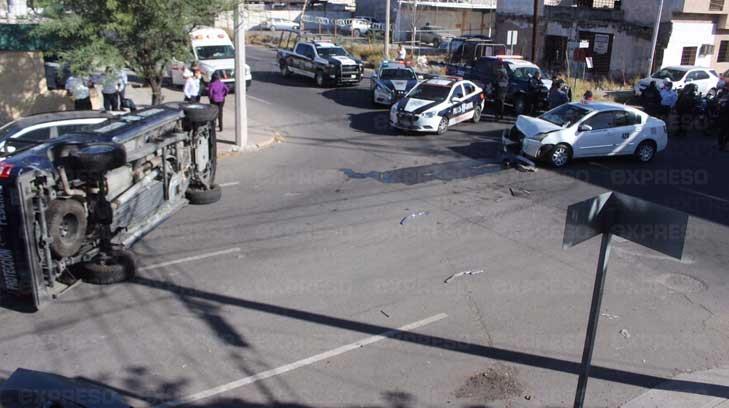 Policía Federal provoca choque-volcamiento en la San Benito