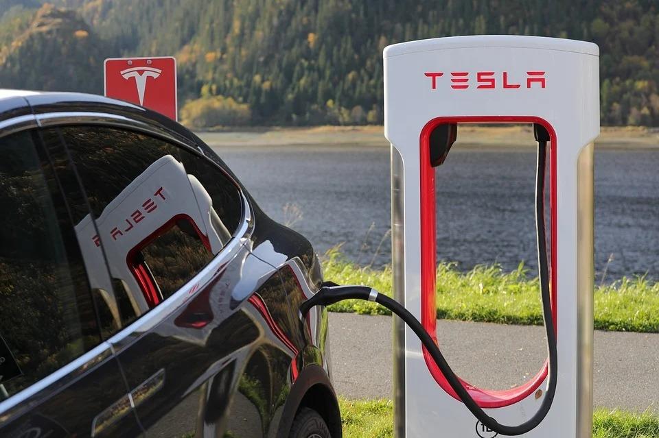 Se recarga Tesla por sumarse al S&P 500