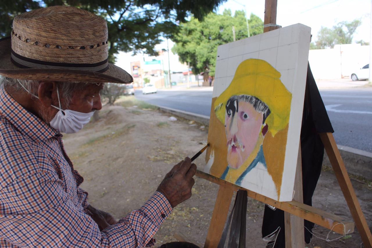 Su talento es su sustento: don Falconi ha dedicado su vida a pintar bajo la sombra