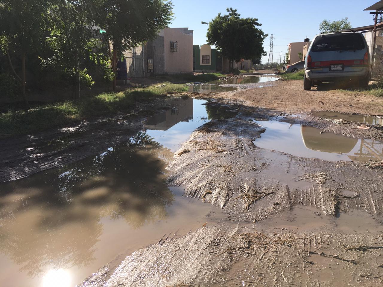 Vecinos de Navojoa tienen más de ocho meses con fuga de aguas negras