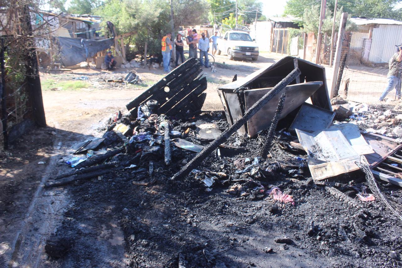 Incendio en invasión Alcatraces arrasa con tres casas