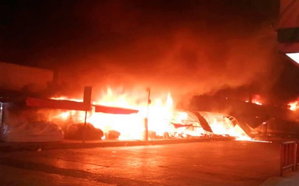 Incendio consume mercado municipal en Veracruz