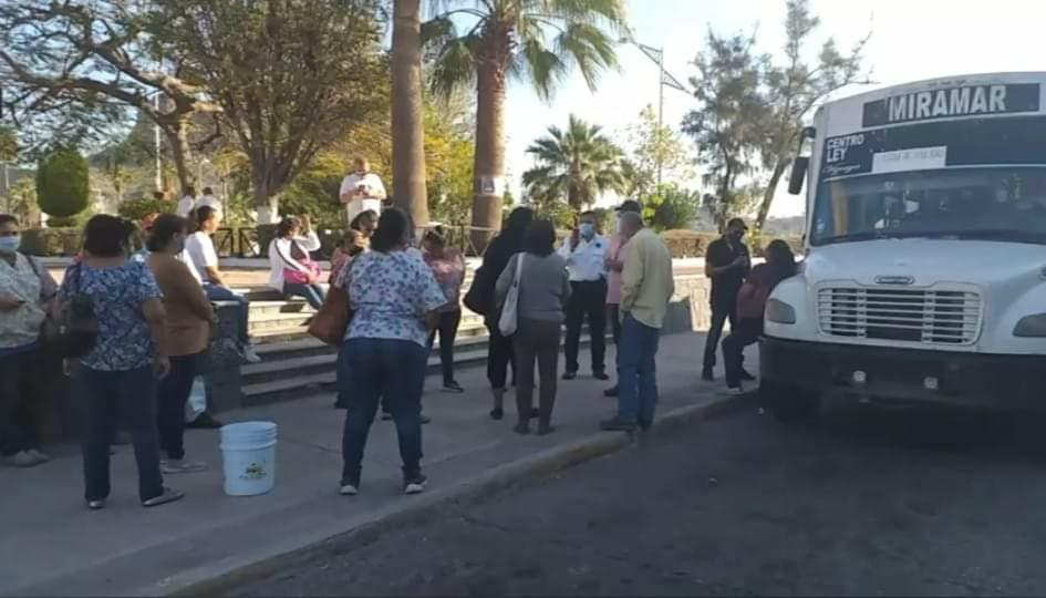 Manifestantes de Miramar secuestran camión por no cumplir con horarios