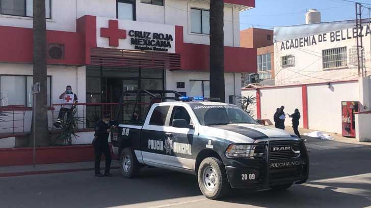 Abandonan cadáver de un hombre frente a las instalaciones de Cruz Roja Nogales