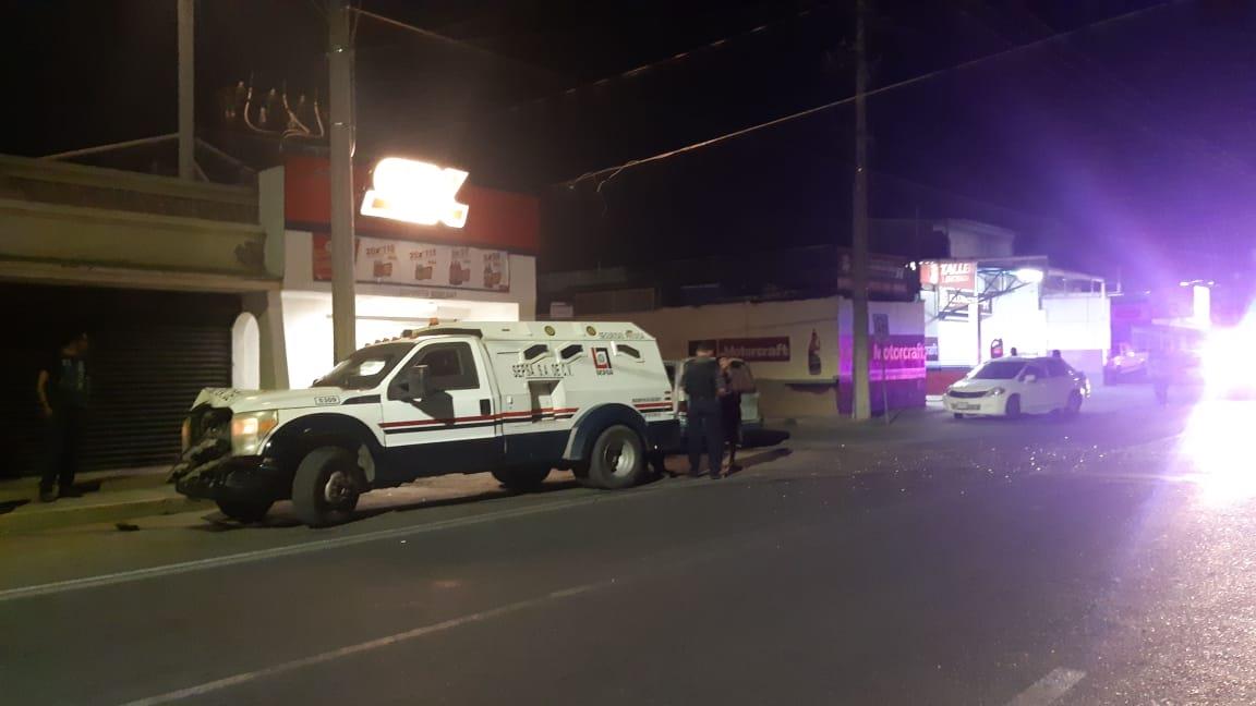 Pérdidas materiales deja choque por alcance en la colonia Balderrama