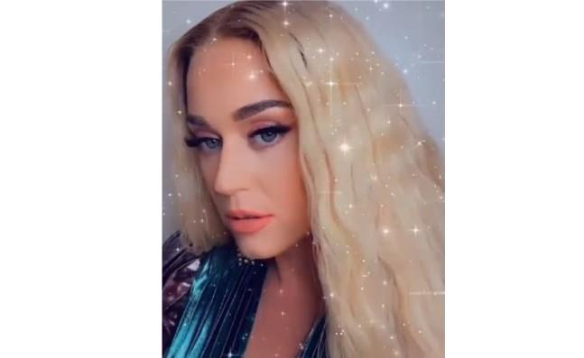 Katy Perry cierra ciclos cambiando de look a meses de dar a luz