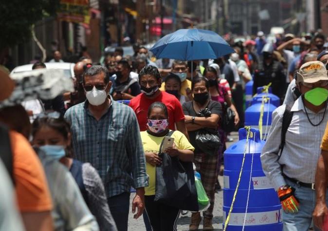 CDMX libra el rojo, pero endurece medidas