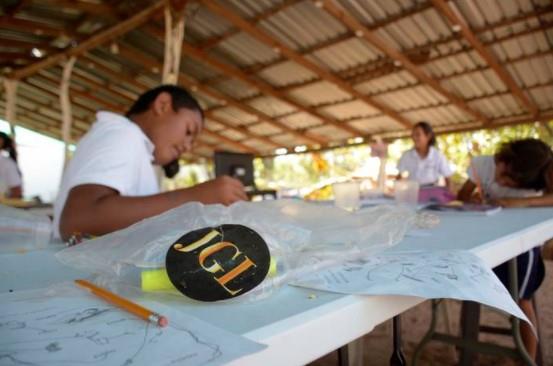 Supuestos hijos del Chapo equipan escuela en Sinaloa; internet, computadoras e impresoras