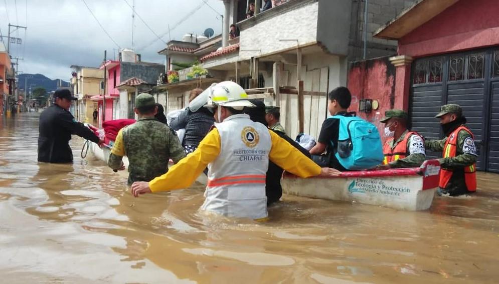 AMLO llega a Tabasco; evalúa con gabinete situación de emergencia