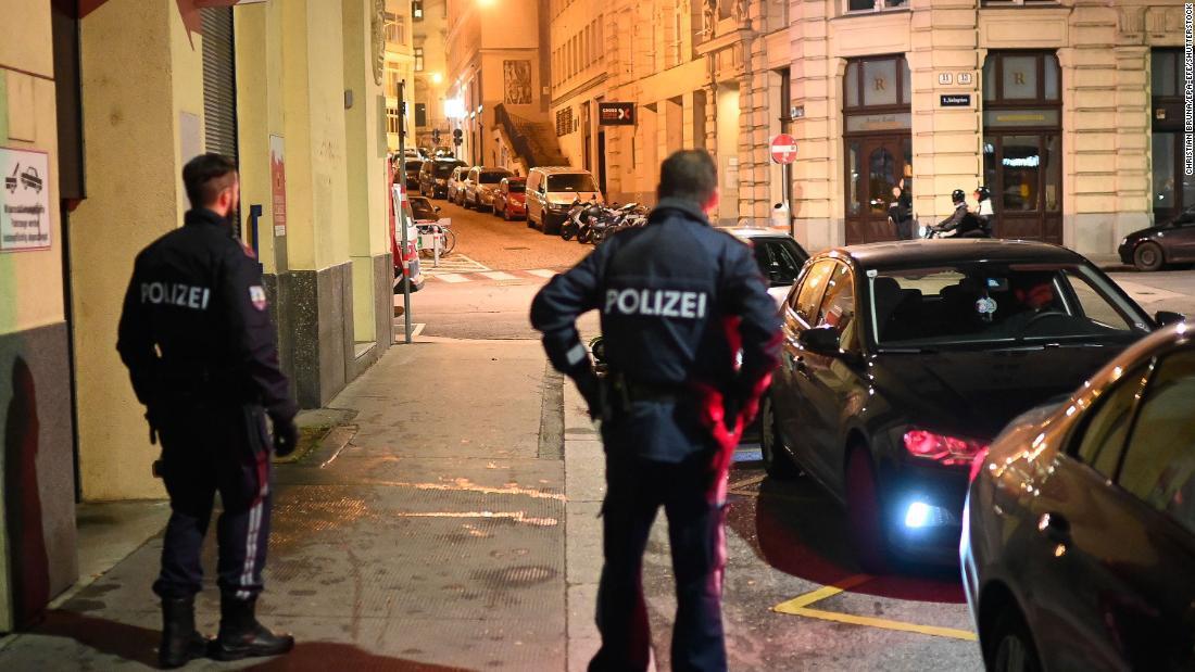 Reportan 2 muertos en tiroteo en Viena