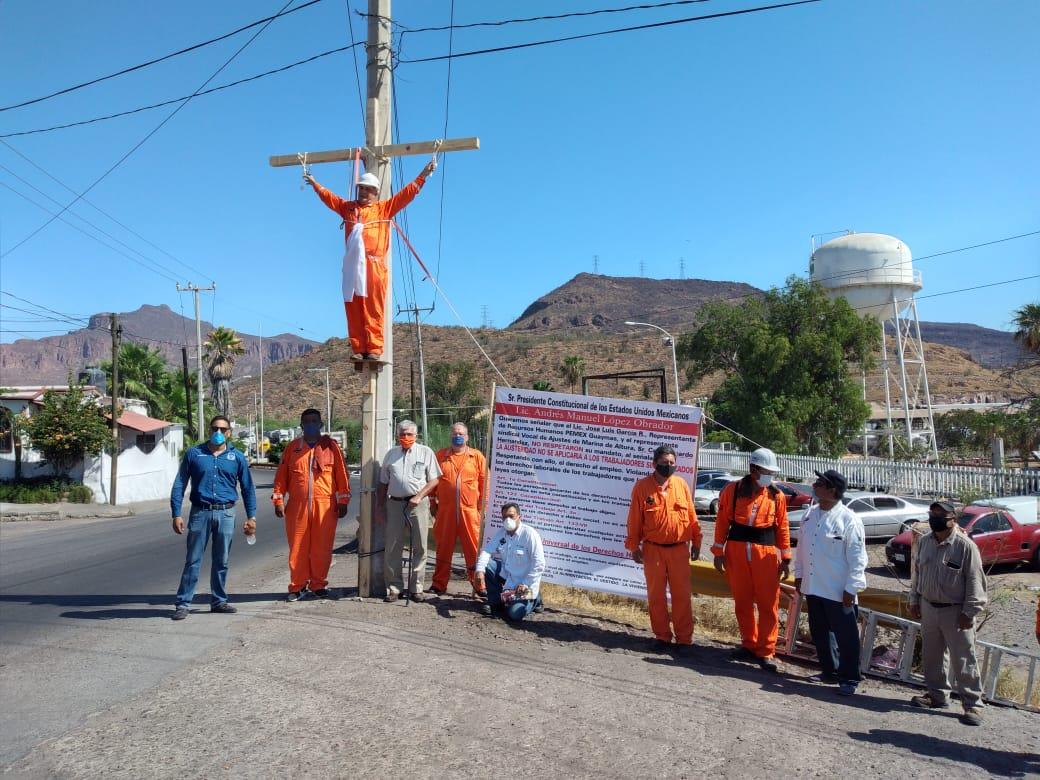 Advierten extrabajadores de Pemex que bloquearán las calles de Guaymas