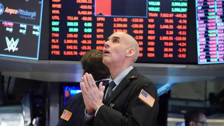 Cae Wall Street tras alcanzar máximos históricos