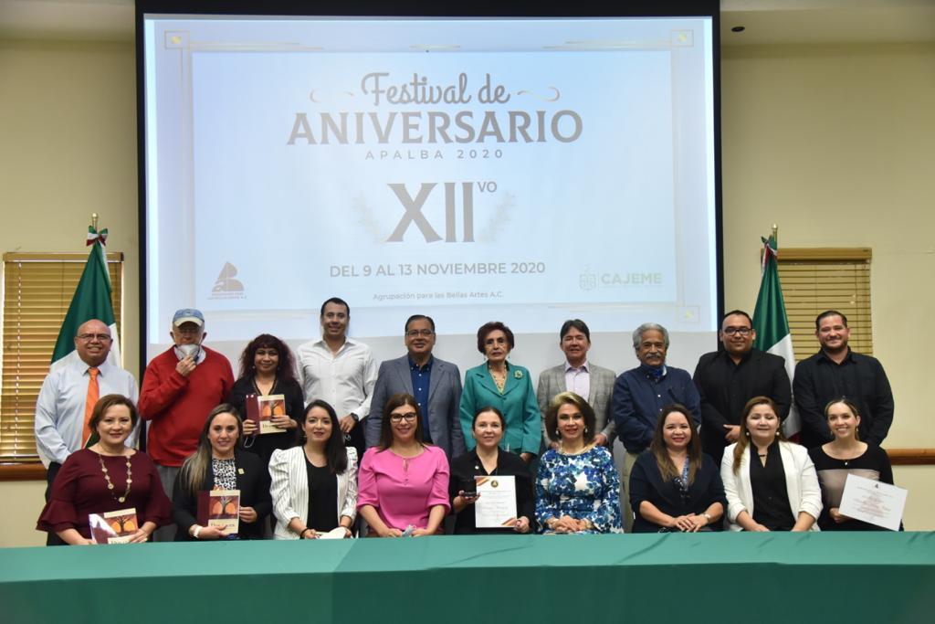 Reconocen a la poeta Enzia Verduchi con Medalla Presea a la Excelencia