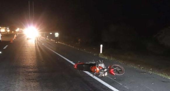 Choque frontal en carretera a Kino deja un motociclista muerto