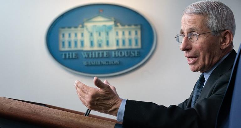 Le pide Biden a Fauci ‘quedarse a chambear’ en su administración