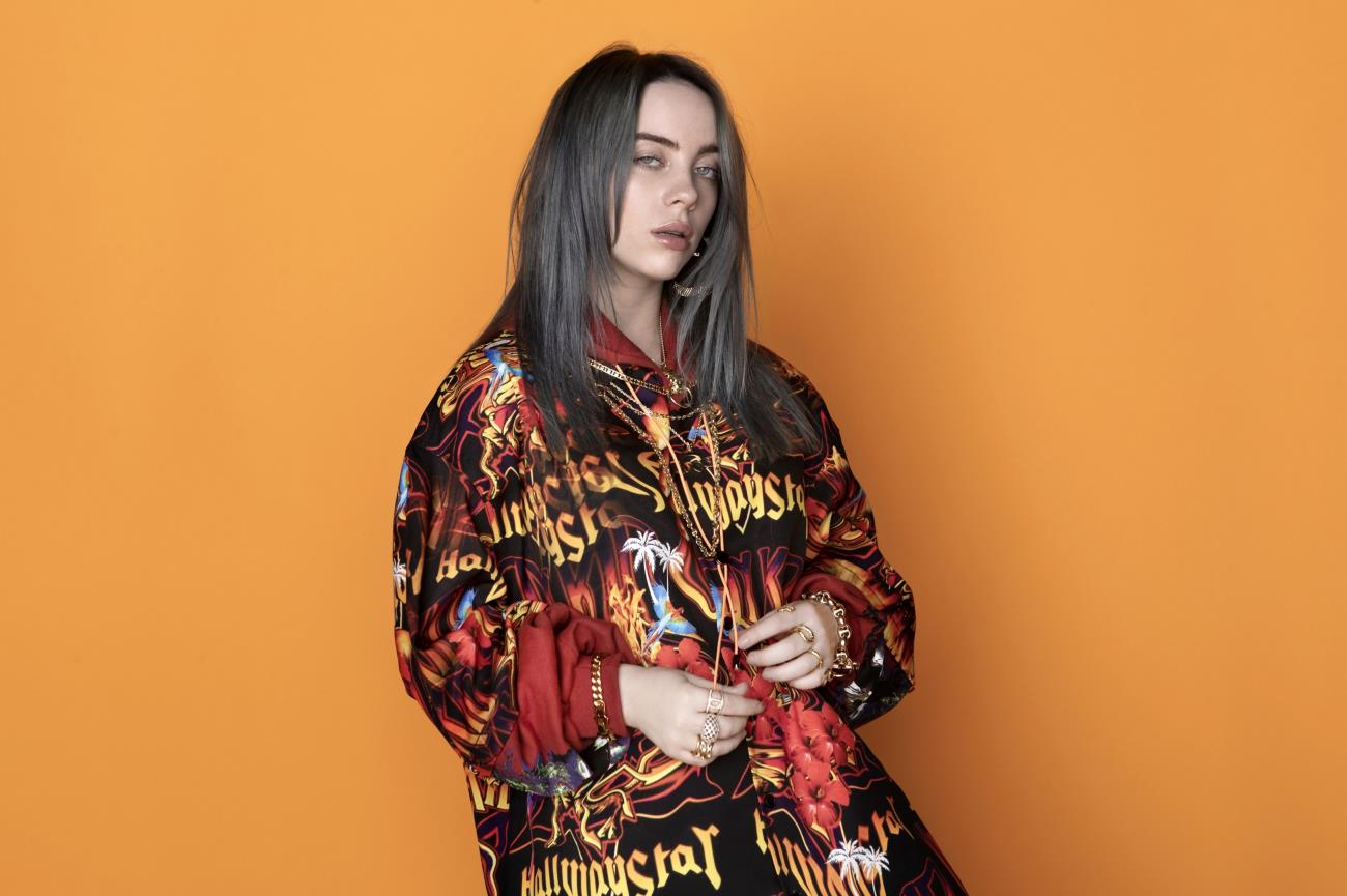 Billie Eilish sorprende con Something