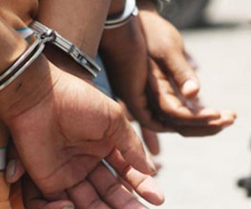Tres detenidos por portación de arma prohibida en Hermosillo