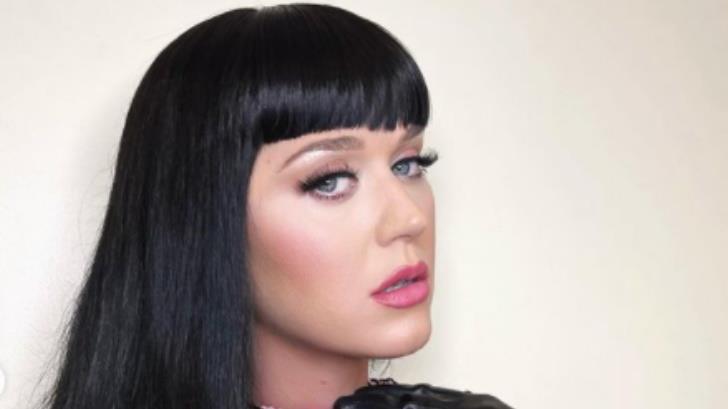 Katy Perry regresa al cabello negro y ‘enloquece’ a los fans