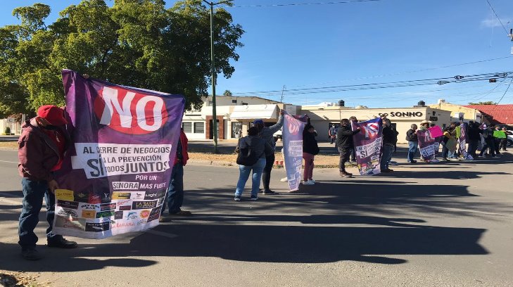 Asociación de Bares y Cantinas protesta frente a la casa de la Gobernadora