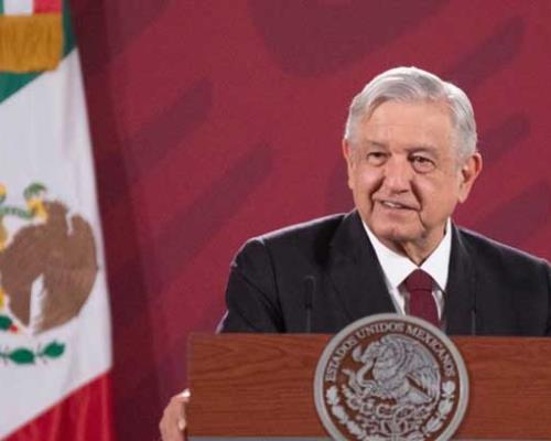 López Obrador promete incrementar el monto de las becas para estudiantes