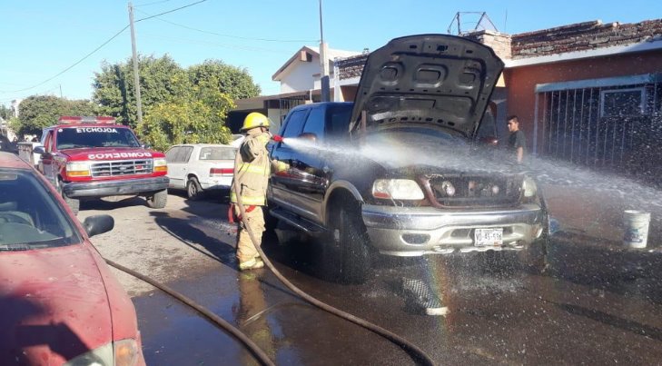 Se quema su camioneta al iniciar el año