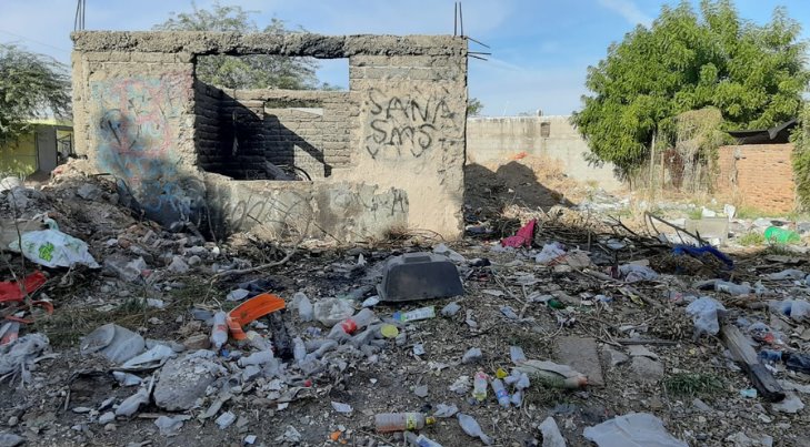 Utilizan lotes baldíos como basureros públicos al sur de Hermosillo