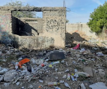 Utilizan lotes baldíos como basureros públicos al sur de Hermosillo